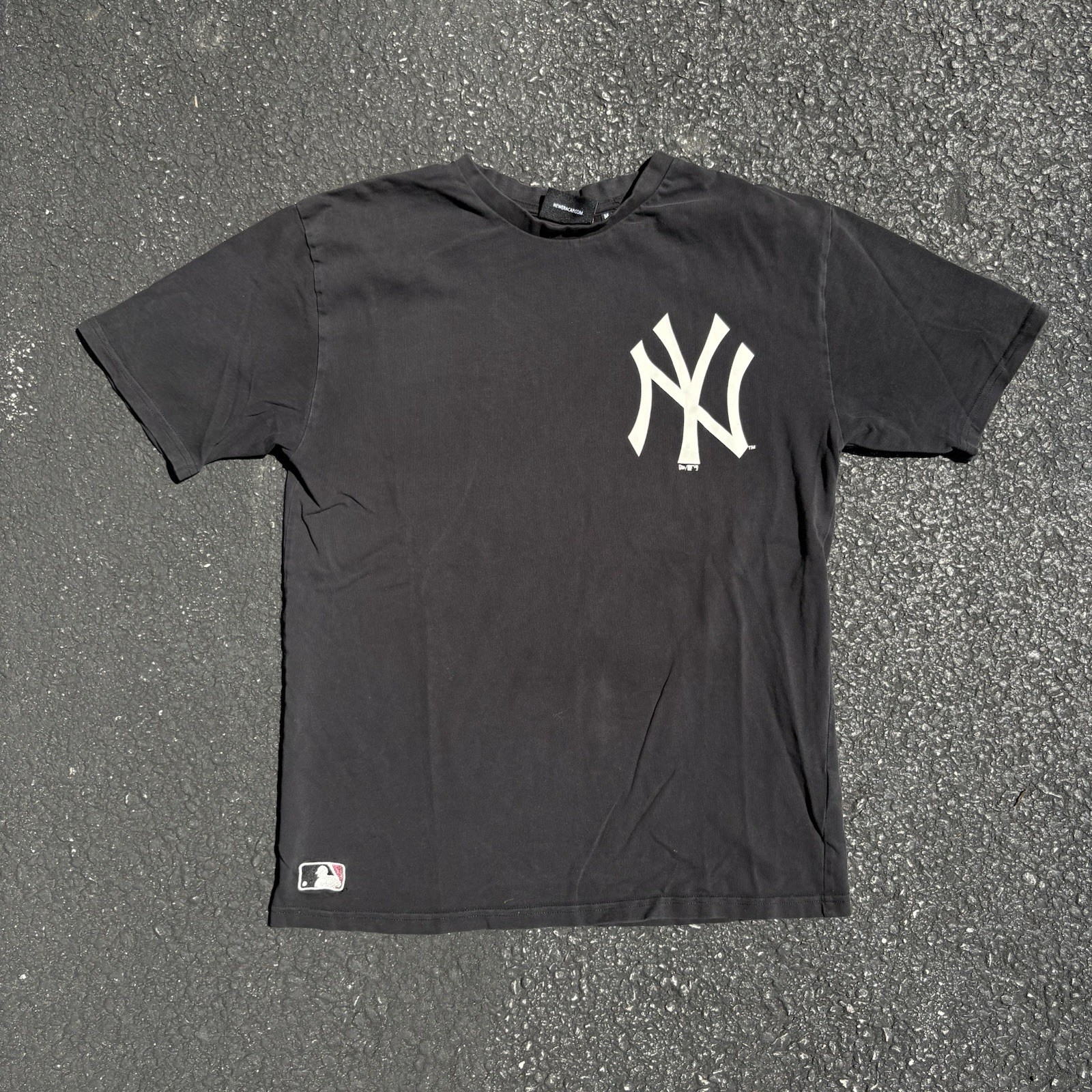New Era MLB New York Yankees Black Embroidered Graphic T-Shirt Size L Baseball