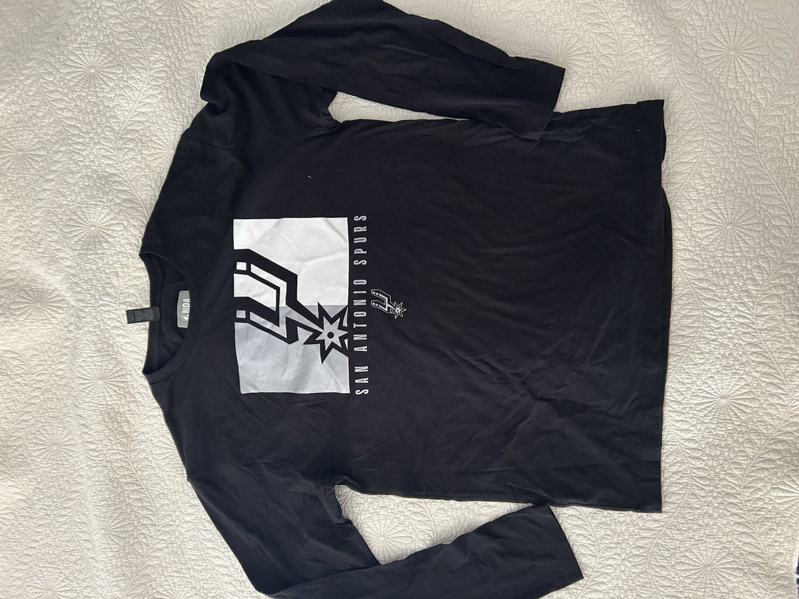 San Antonio Spurs NBA Long-sleeve T-Shirt Large. 20S