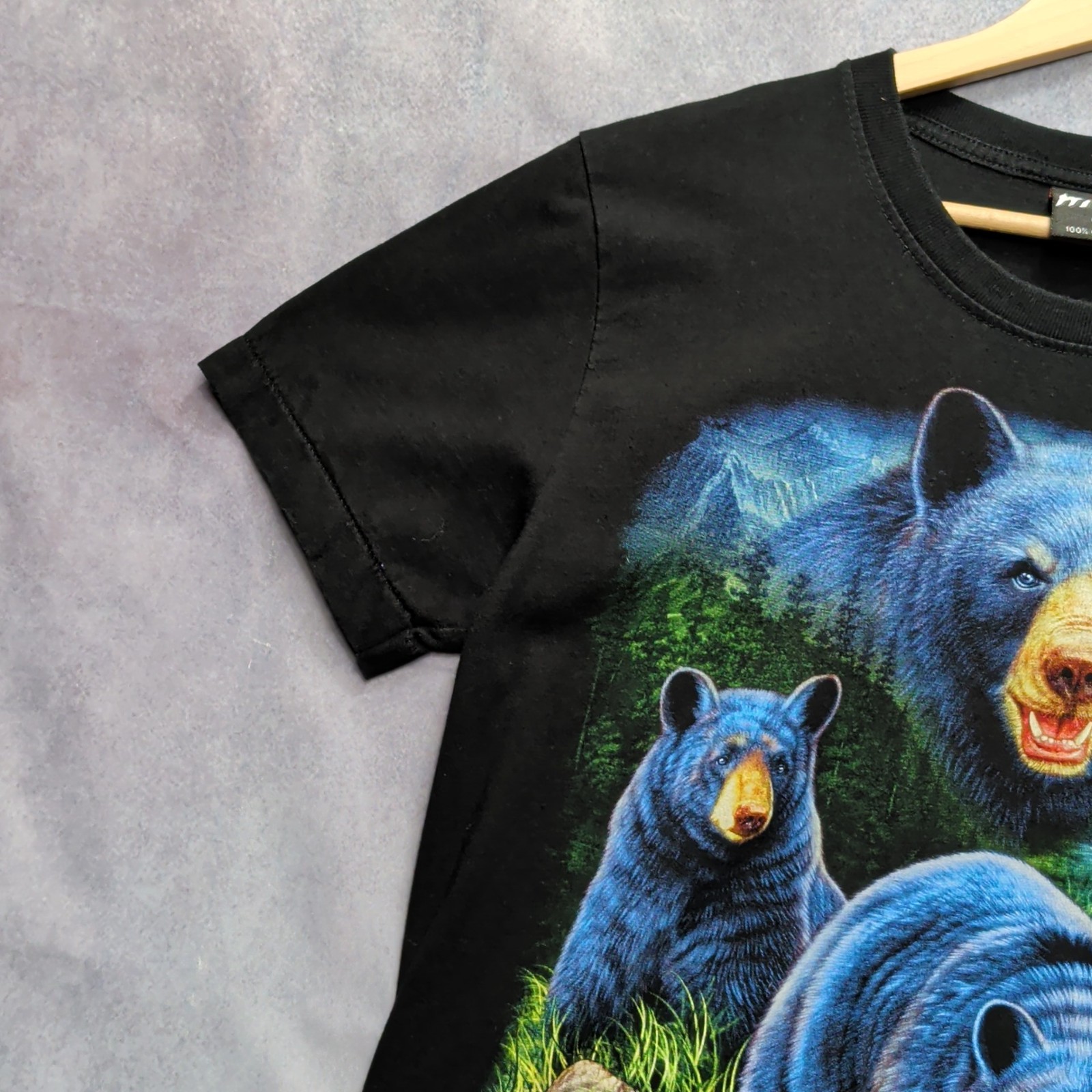 Wild Men’s Bear Graphic T-Shirt Size M Black Blue Wildlife Animal Print Tee