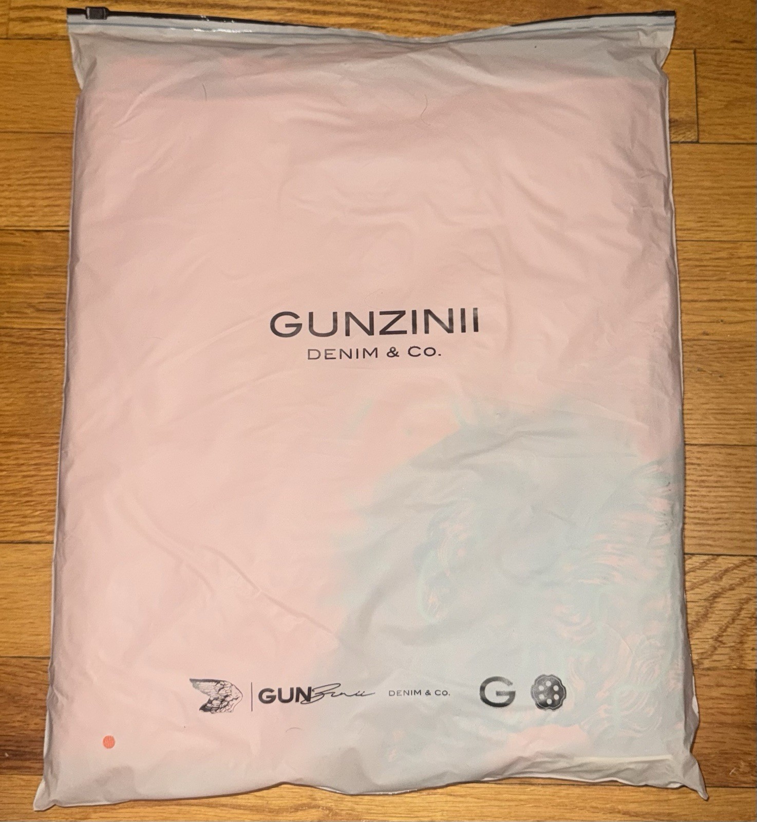 gunzinii worldwide tshirt