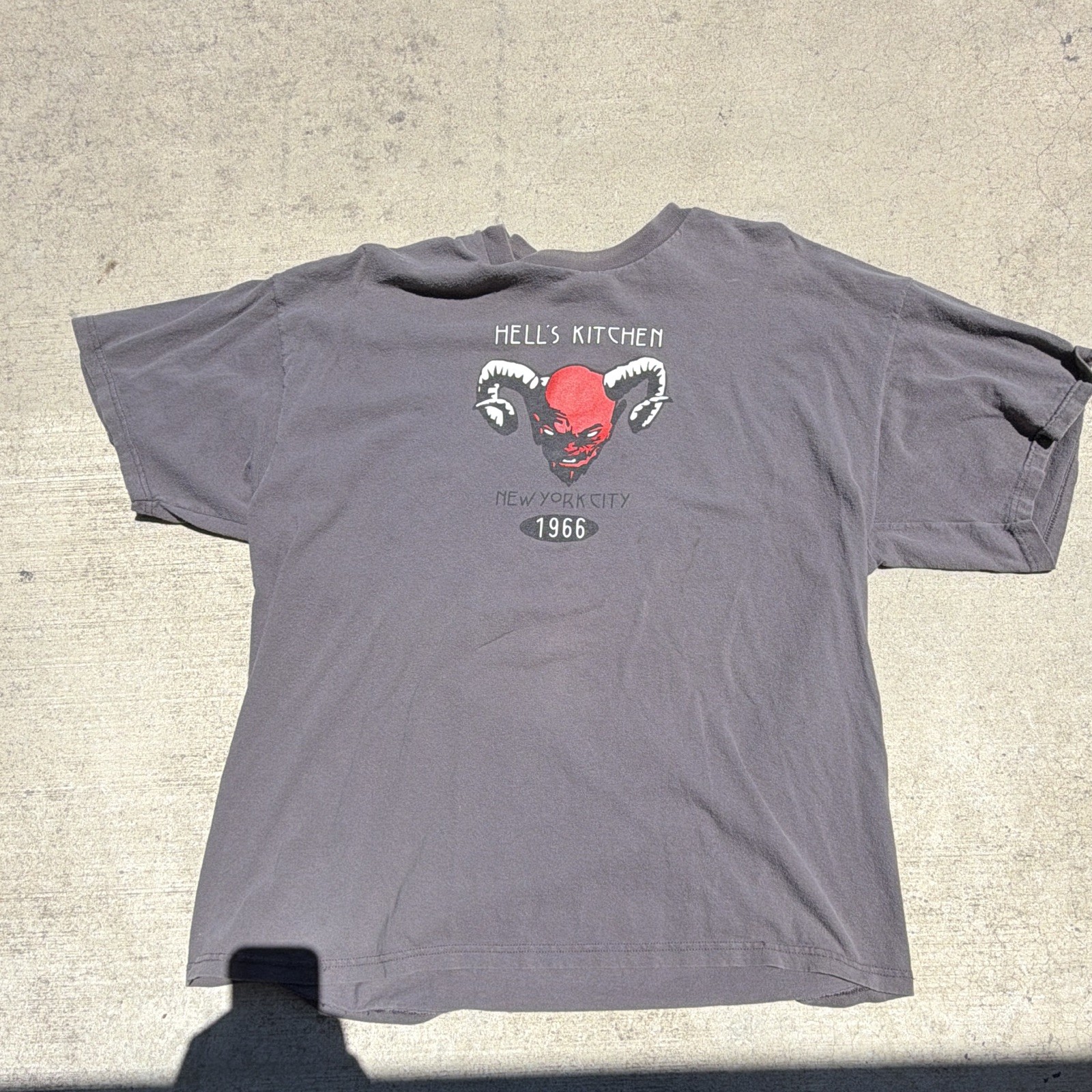 Delta Pro Weight Hell’s Kitchen NYC 1966 Gray Graphic Tee Unisex 2XL Cotton