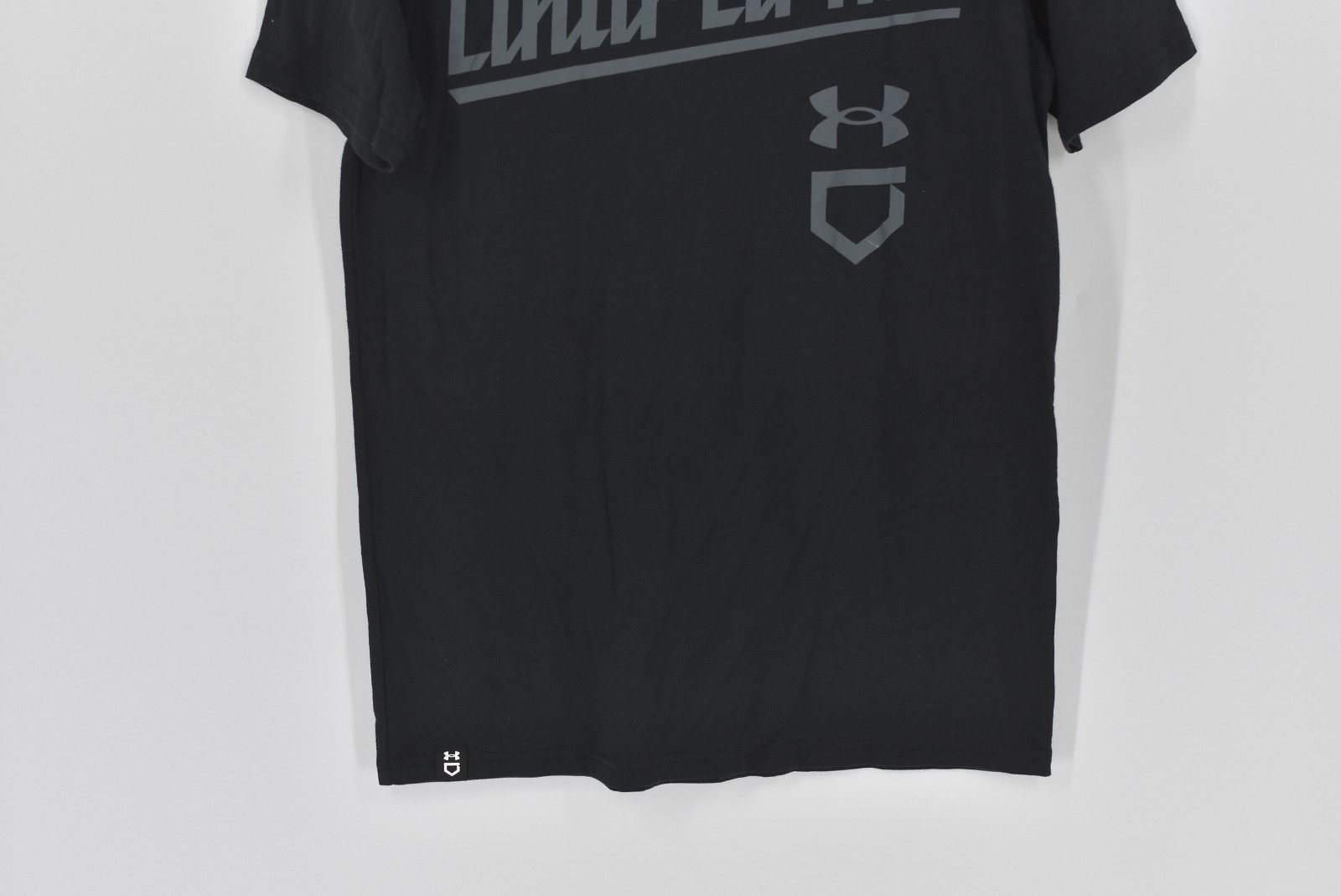 Men’s Under Armour Baseball Script T-Shirt in Black and Pitch Grey Size Medium