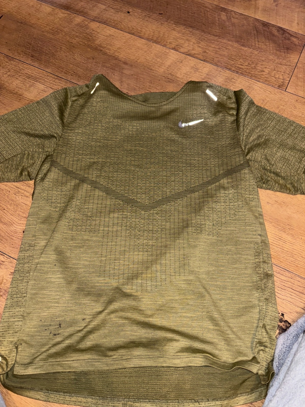 nike sportswear t shirt green small