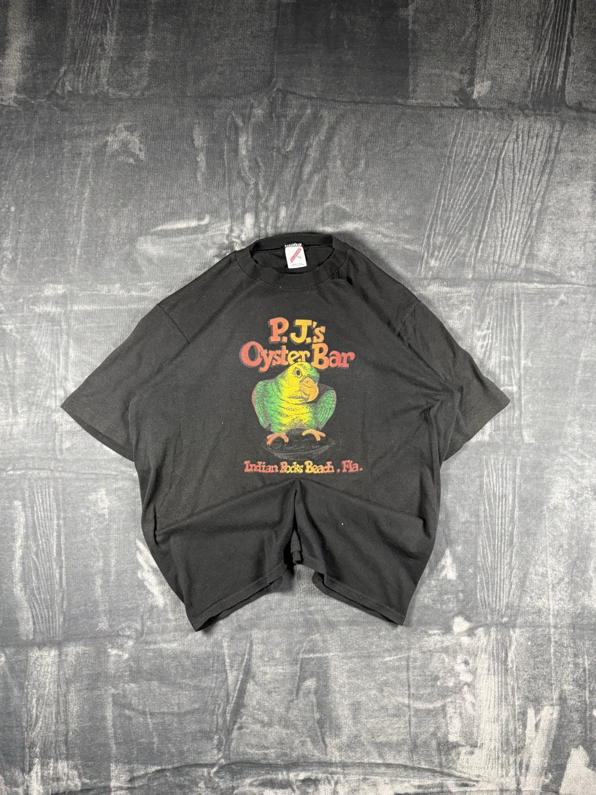 Vintage Pj’s Oyster Bar Indian Rock FL. Parrot Print Men’s Graphic Shirt Size Xl