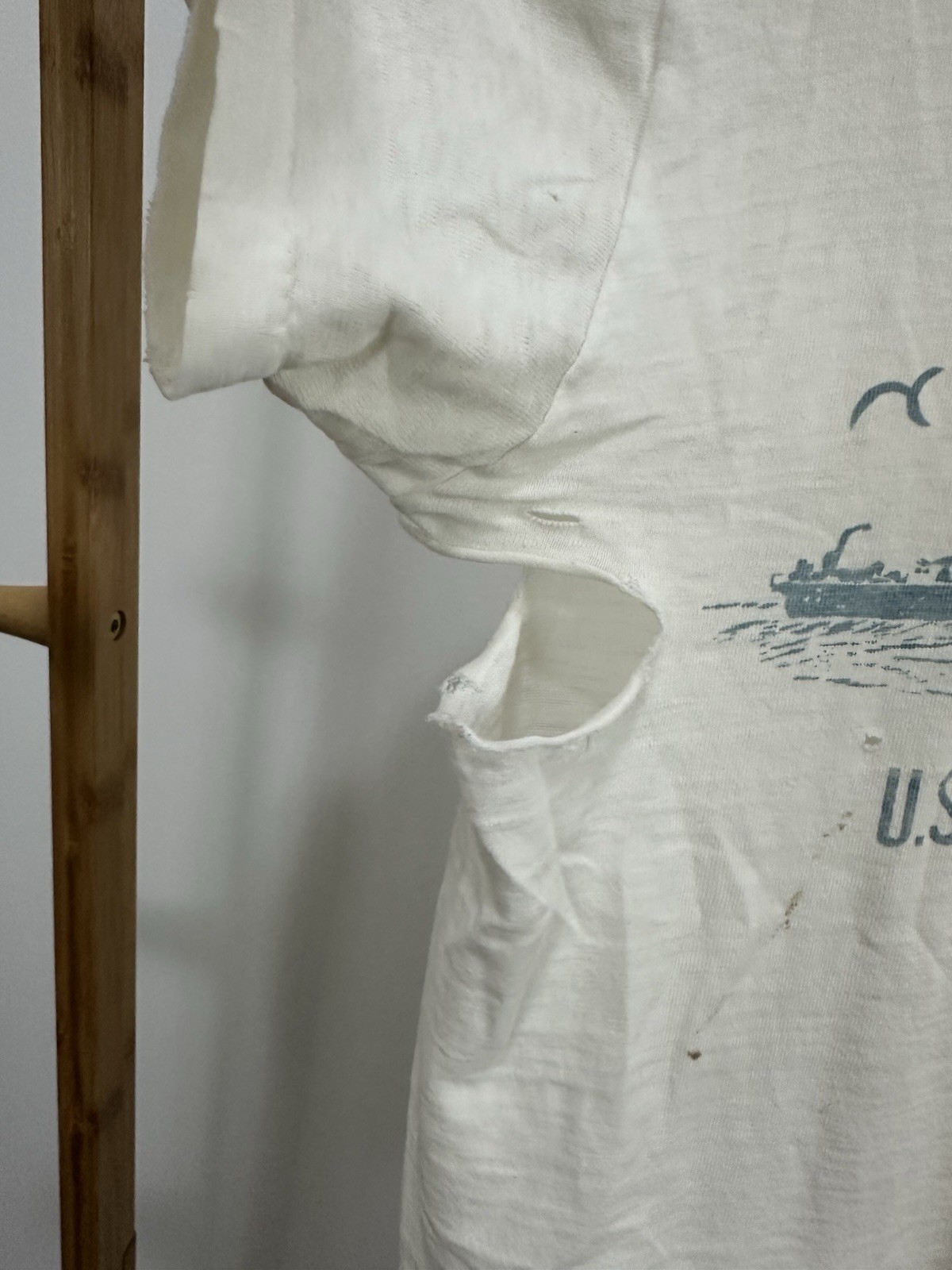 VTG 40s 50s USS Roanoke CL 145 USN Crew Military Issued Thrashed Worn T-Shirt M