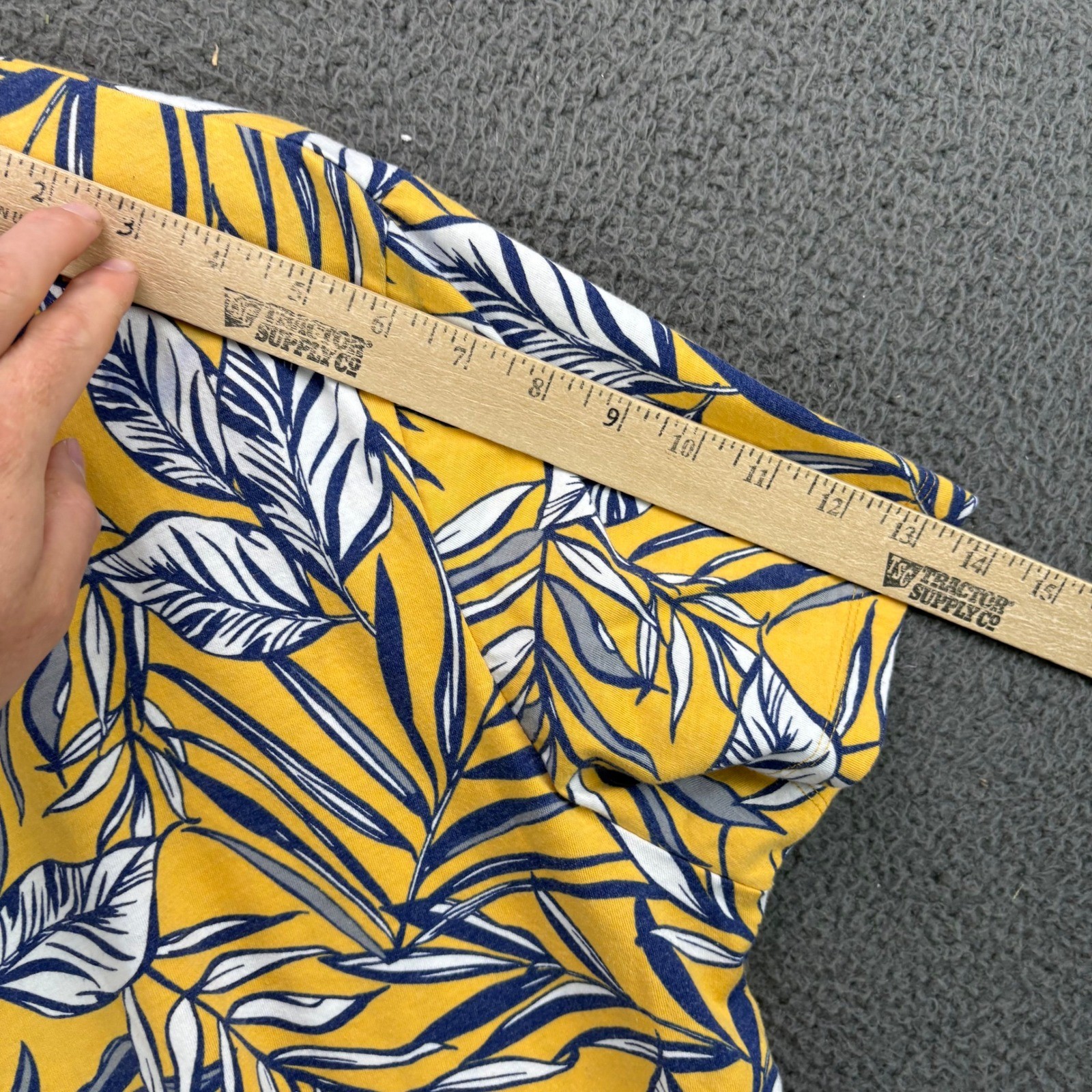Aeropostale Mens XL T-Shirt Yellow Blue White Tropical Leaf Print Short Sleeve