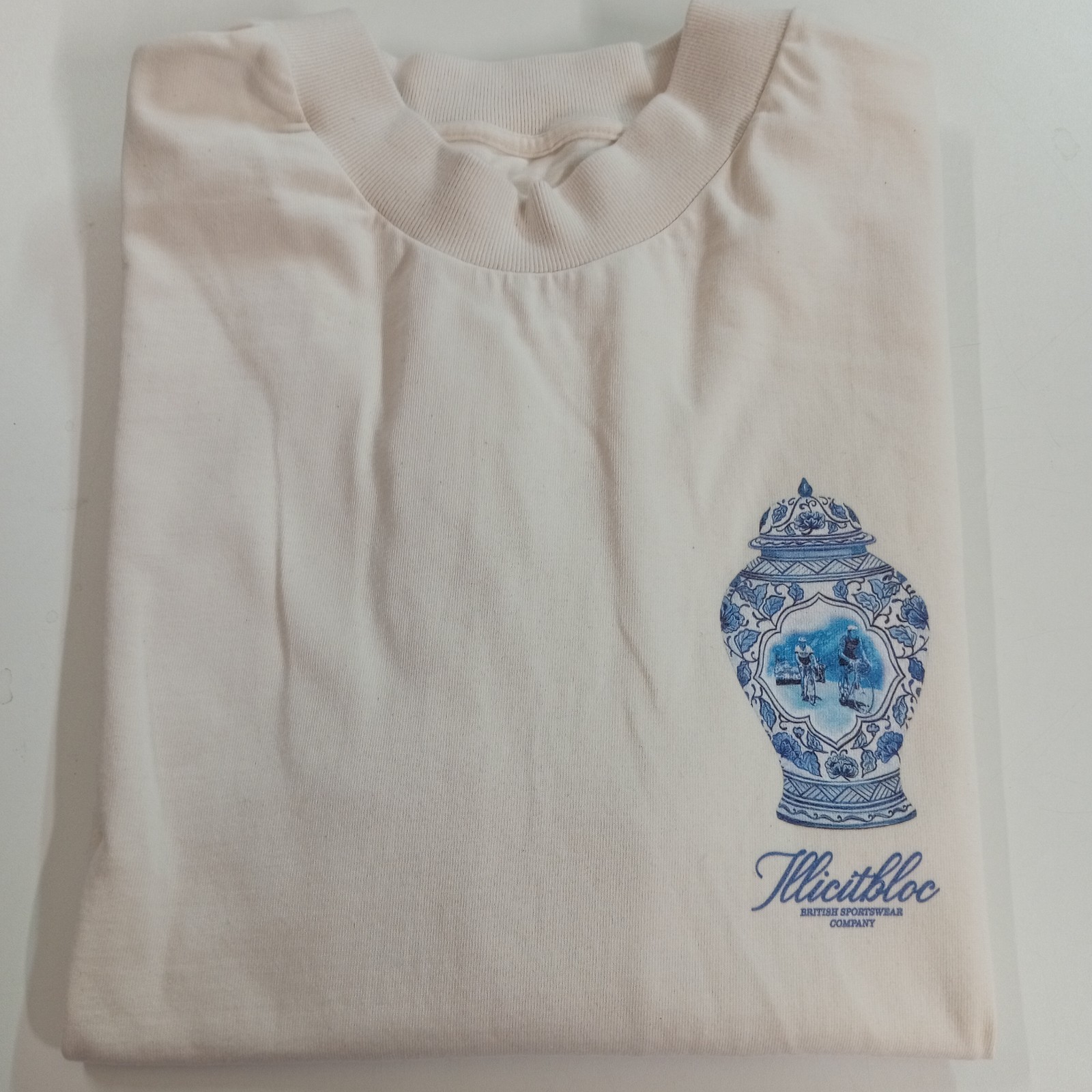 Illicit Bloc China Vase T-Shirt Ecru White Large 300GSM 100% Cotton (L) Sample