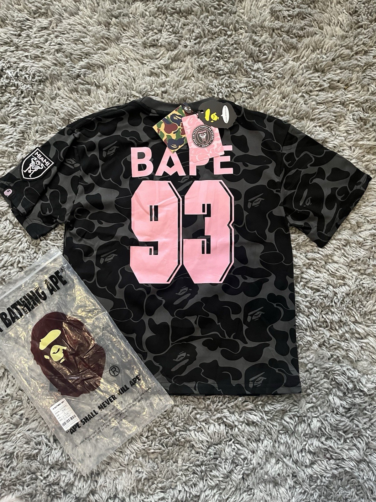 A Bathing Ape BAPE Miami Black Camo Pink Graphic Logo Crewneck T-Shirt S