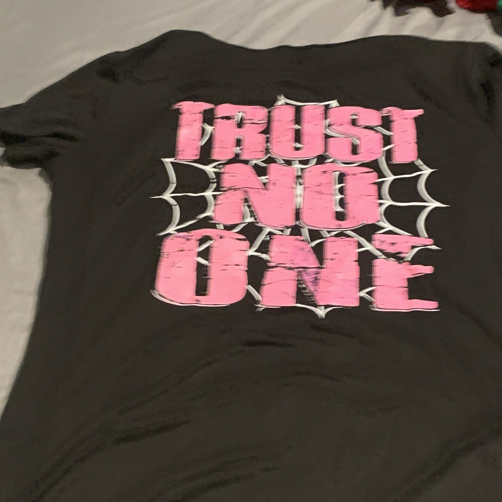 Men’s Black Graphic Print T-Shirt Size L Regular “Trust No One” Pink Spiderweb