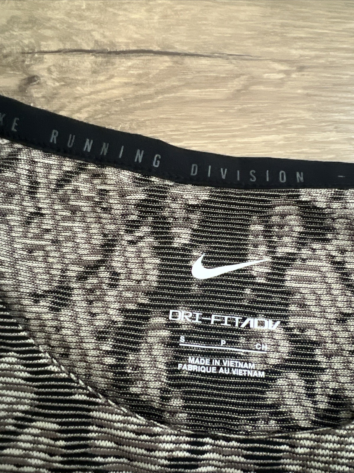 Nike Dri-FIT ADV Running Division Techknit Shirt Tan Men Size Small DQ4778-011