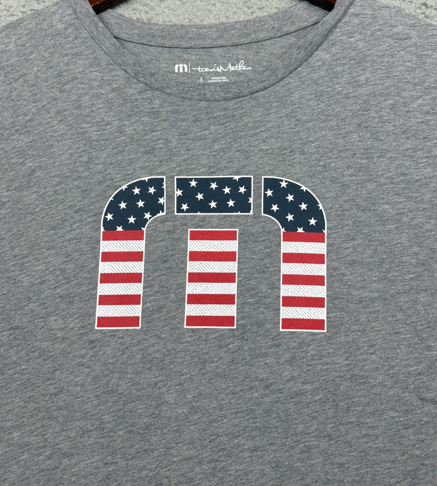 Travis Mathew Graphic T Shirt Mens Large Gray Star Stripes Pima Cotton Logo Flag