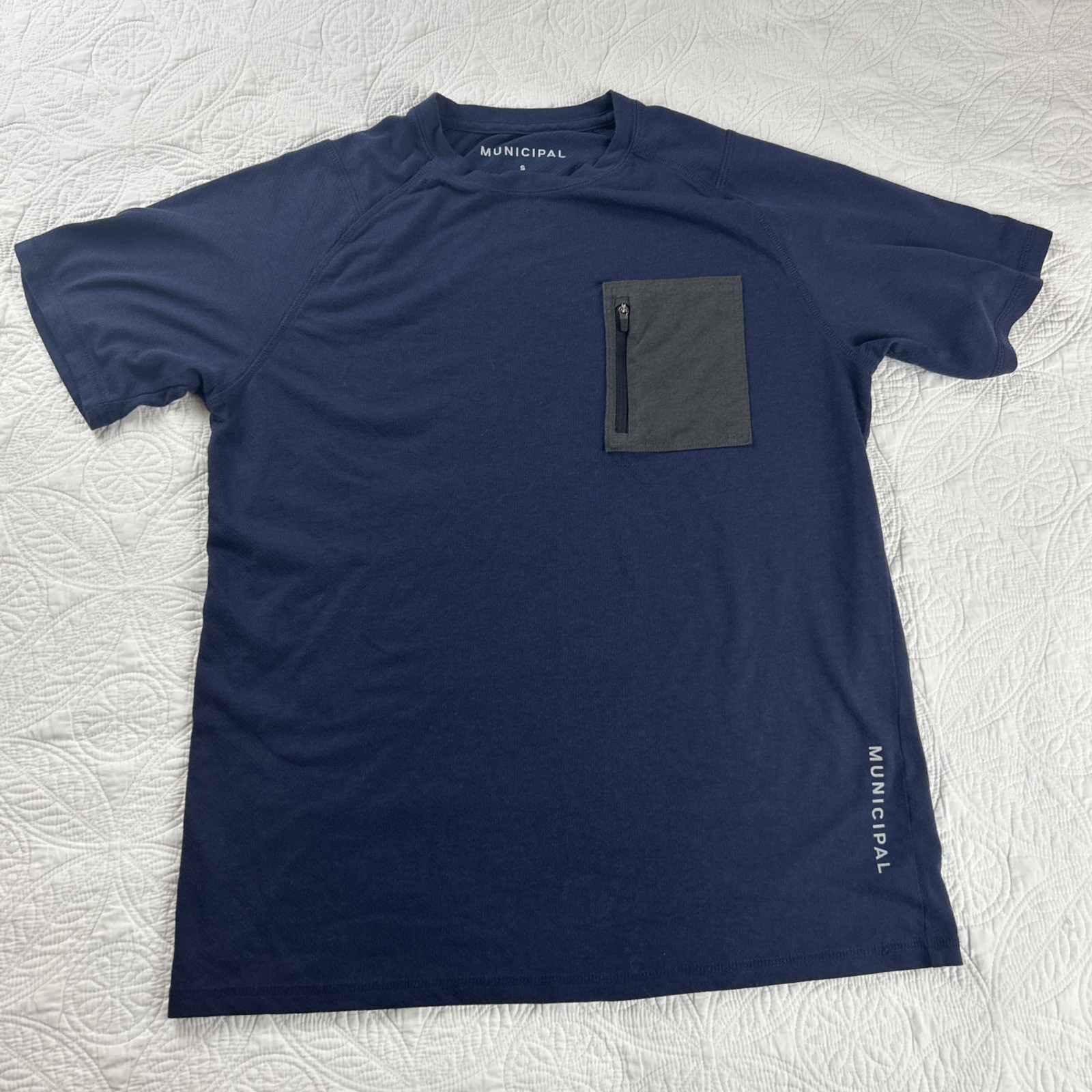 Municipal Mens Daybreak Pocket Tee in Ice Small lightweight & breathable