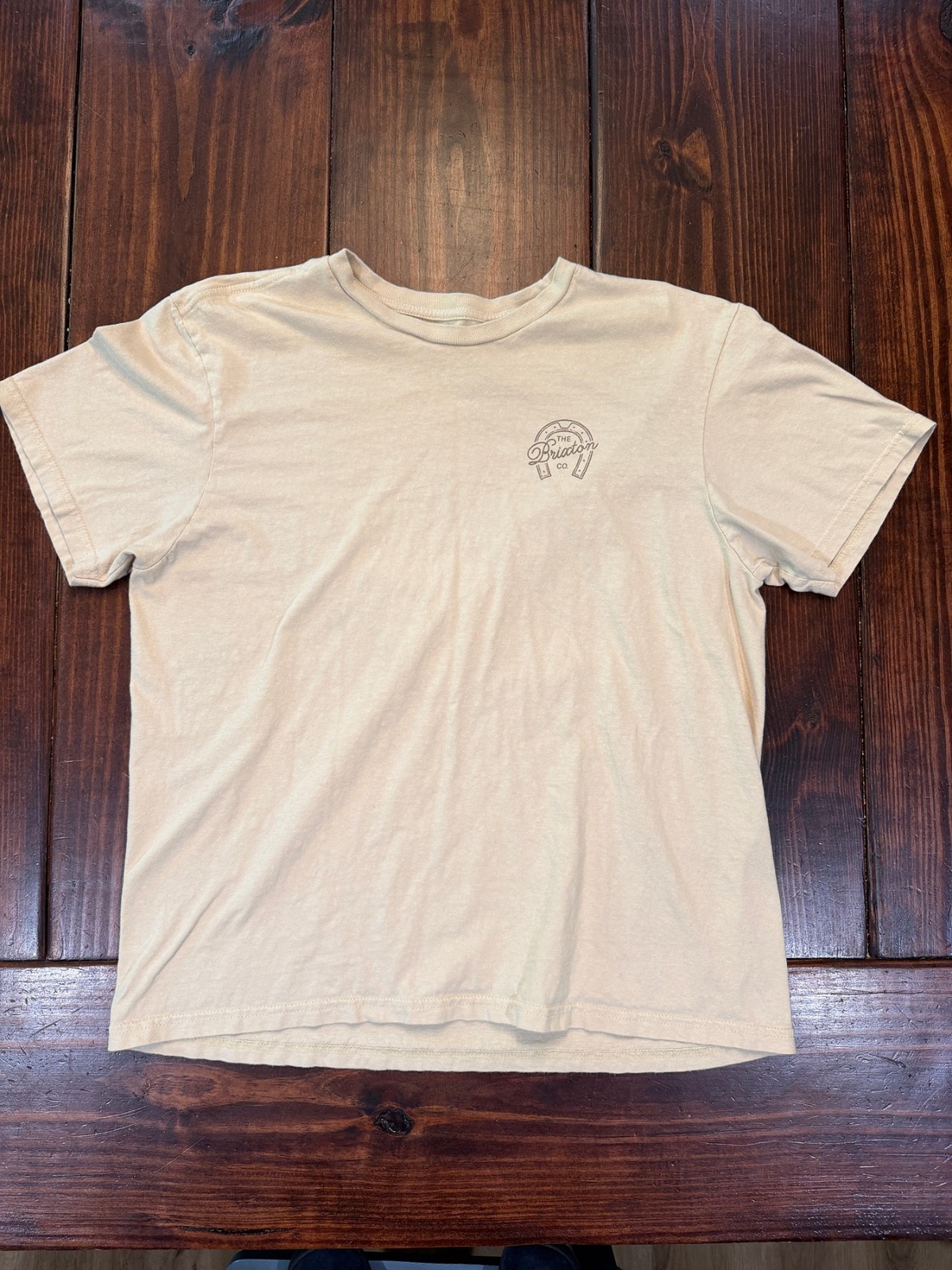 Brixton Mfg. Co. Men’s T-Shirt – Standard Fit – Cream Horseshoe Graphic – L