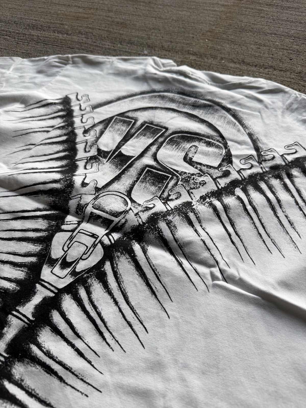 Valley Edward Scissorhands “Vale Dreams” White/Black Graphic Logo Tee S