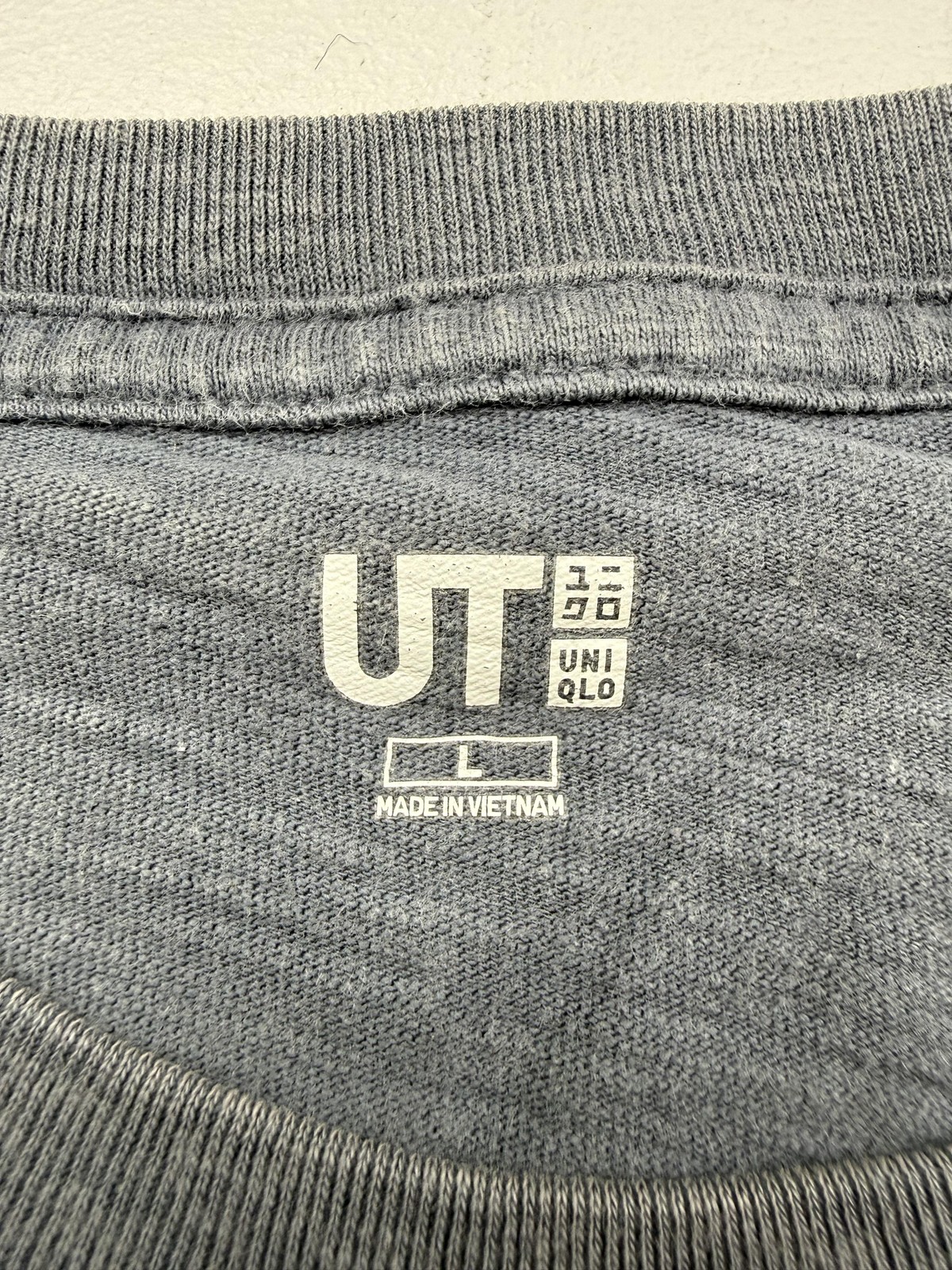 Uniqlo UT Shirt Mens Large Gray Japanese Art Hawk Mt Fuji Graphic Tee Two Sided