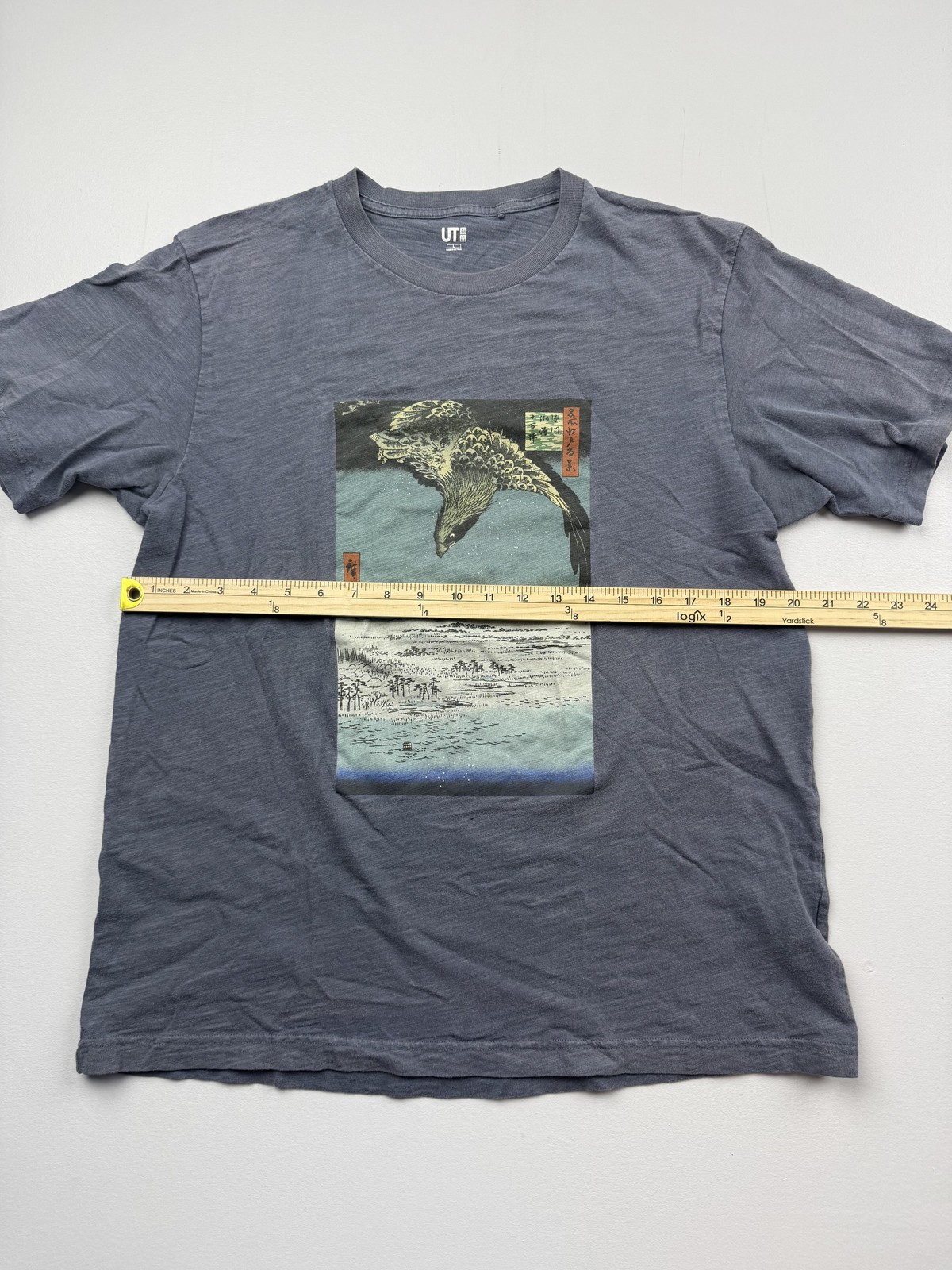 Uniqlo UT Shirt Mens Large Gray Japanese Art Hawk Mt Fuji Graphic Tee Two Sided