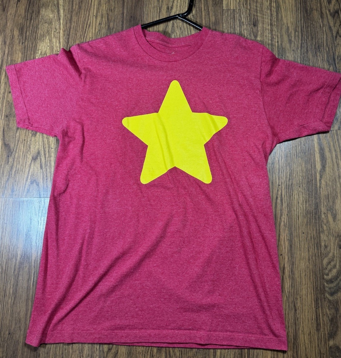 Steven universe T-shirt red with yellow star Cartoon Network, CN￼size medium