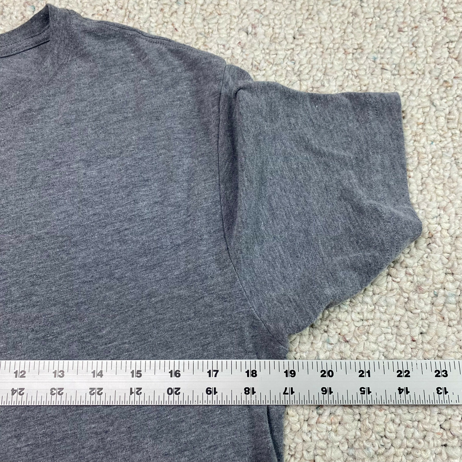 Basic Editions T Shirt sz S Gray Short Sleeve Minimalist Normcore Casual OK17