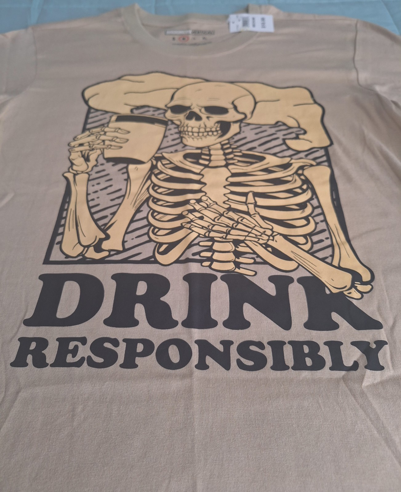 BROOKLYN VERTICAL- MENS- DRINK RESPONSIBLY- SIZE M- NWT- SKELETON