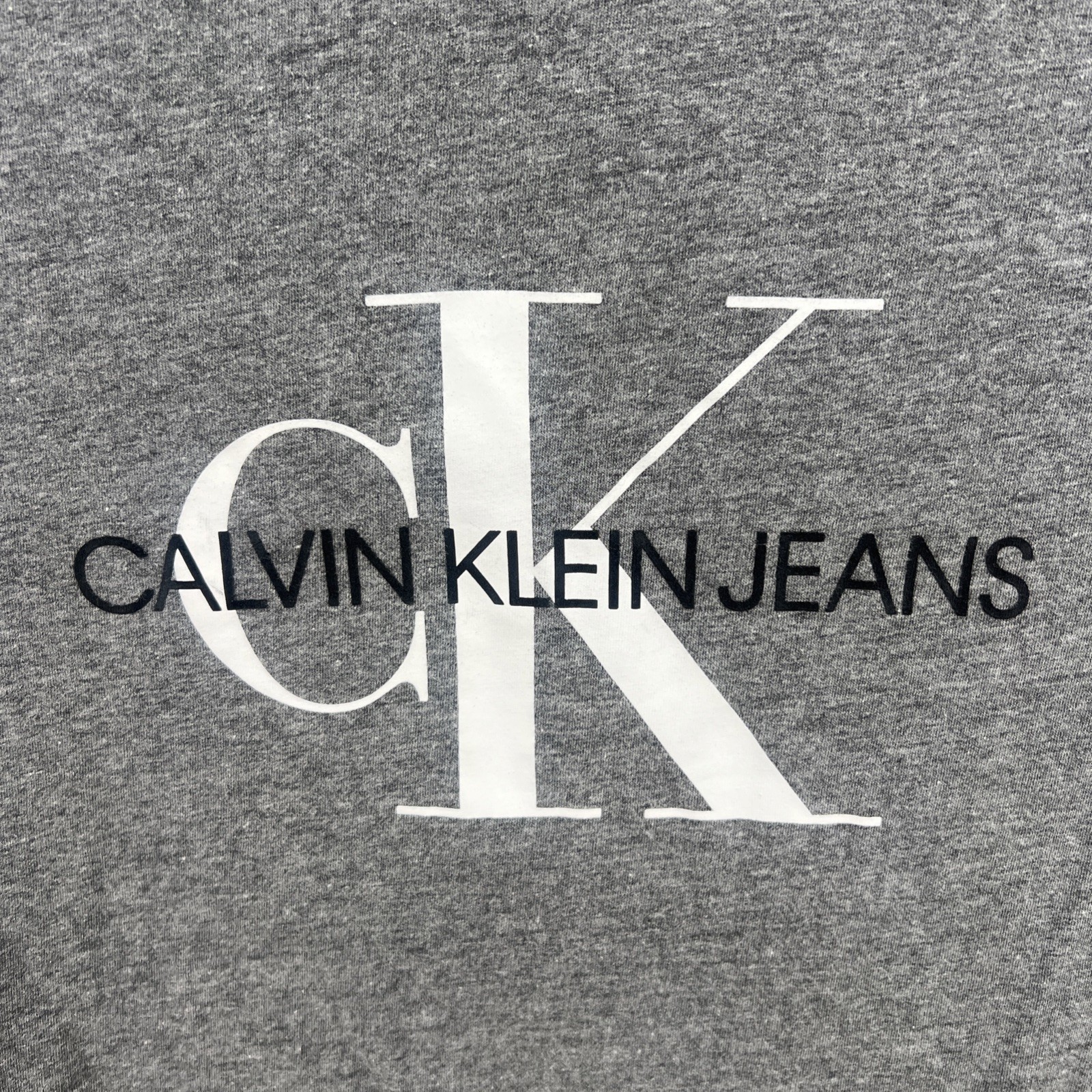 Calvin Klein CK Logo Gray Men’s Medium T-Shirt Short Sleeve Easy Care