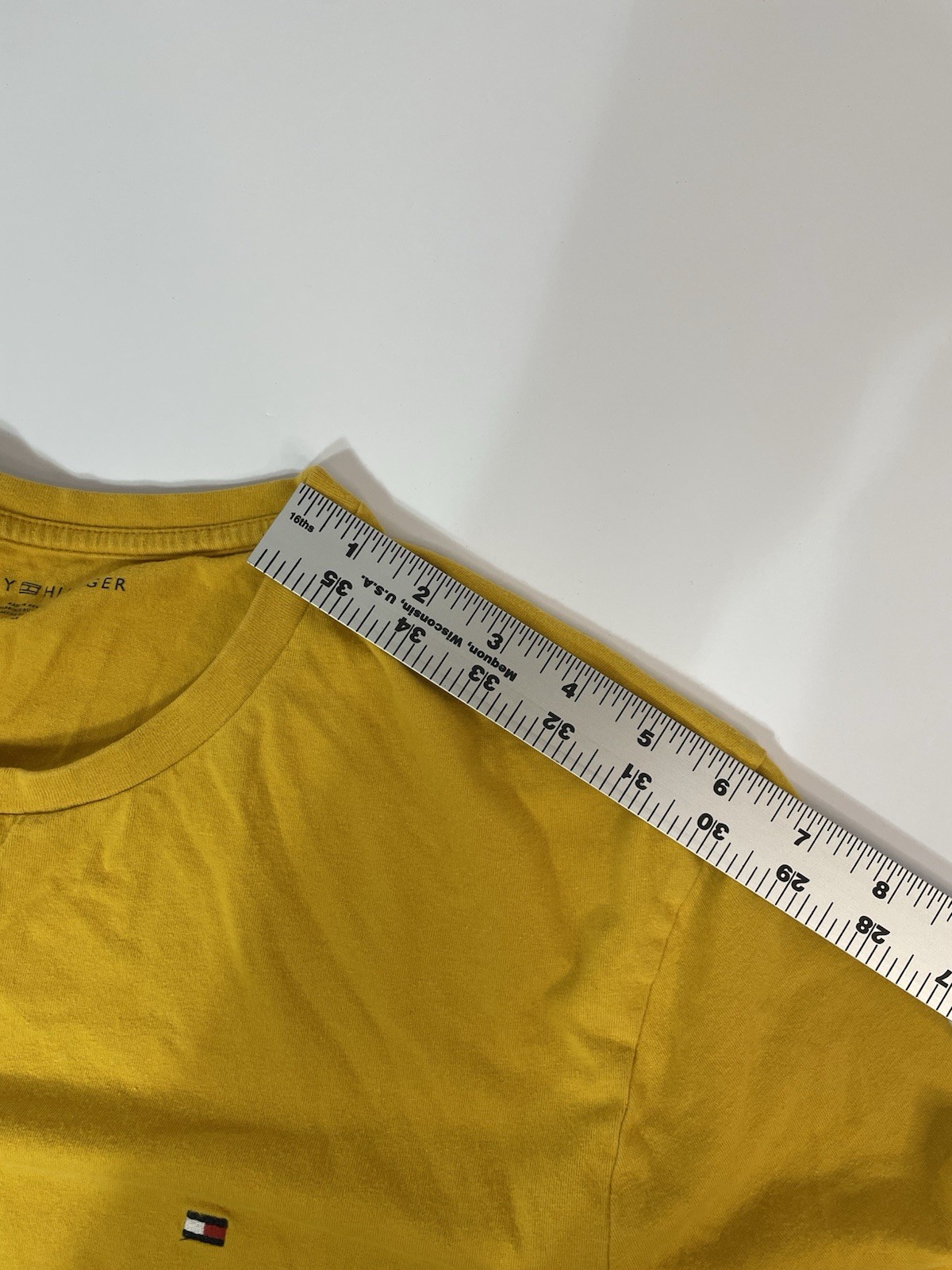 Tommy Hilfiger Men’s Yellow Solid Logo Crew Neck Short Sleeve T-Shirt Large