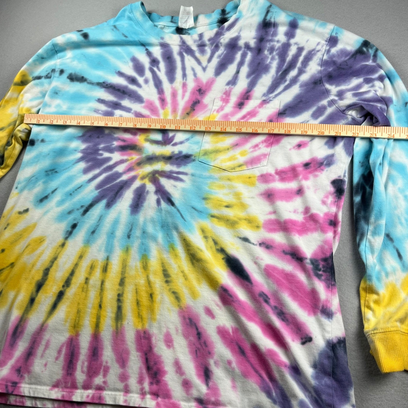No Boundaries Mens XXL Tie Dye Long Sleeve Pocket T-Shirt Multi-Color Spiral