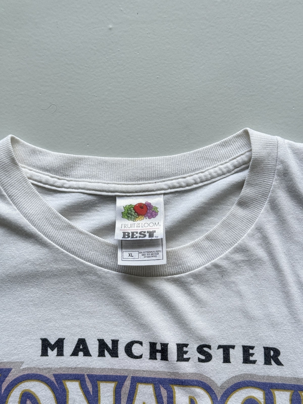 Thrashed White Manchester Monarchs 00’s Vintage Hockey Graphic T-Shirt – XL