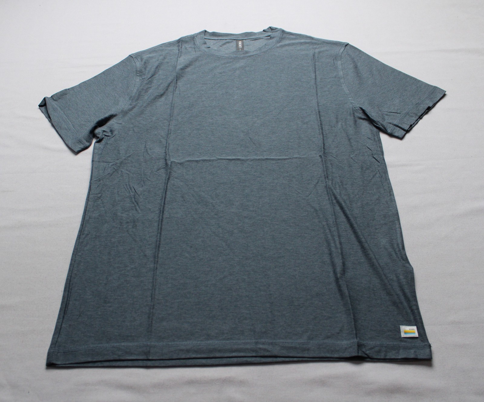 Vuori Men’s Strato Short Sleeve Tech Tee EH6 Blue Sea Heather Large NWT