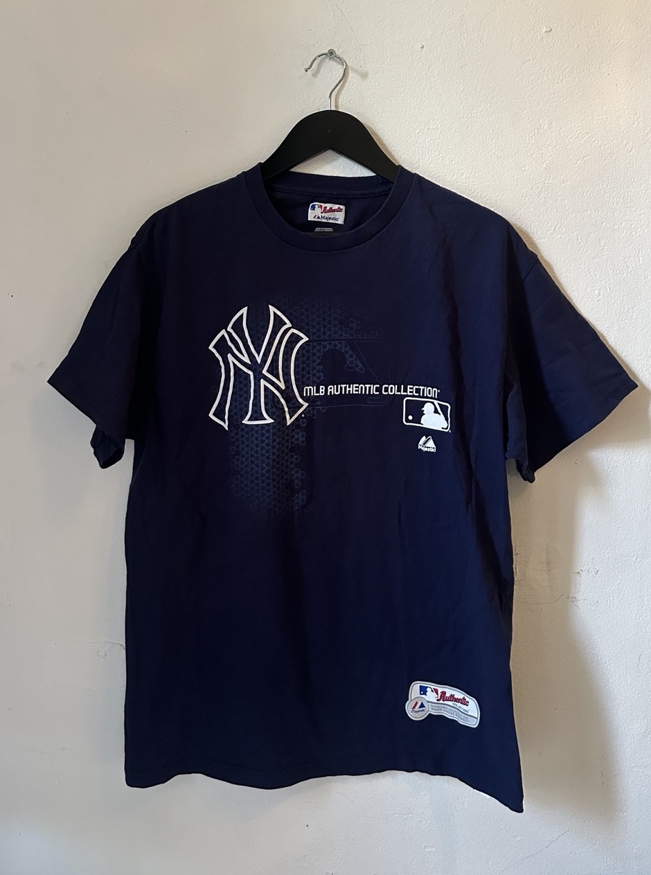New York Yankees MLB Authentic Collection T Shirt Mens Medium Navy Graphic Logo
