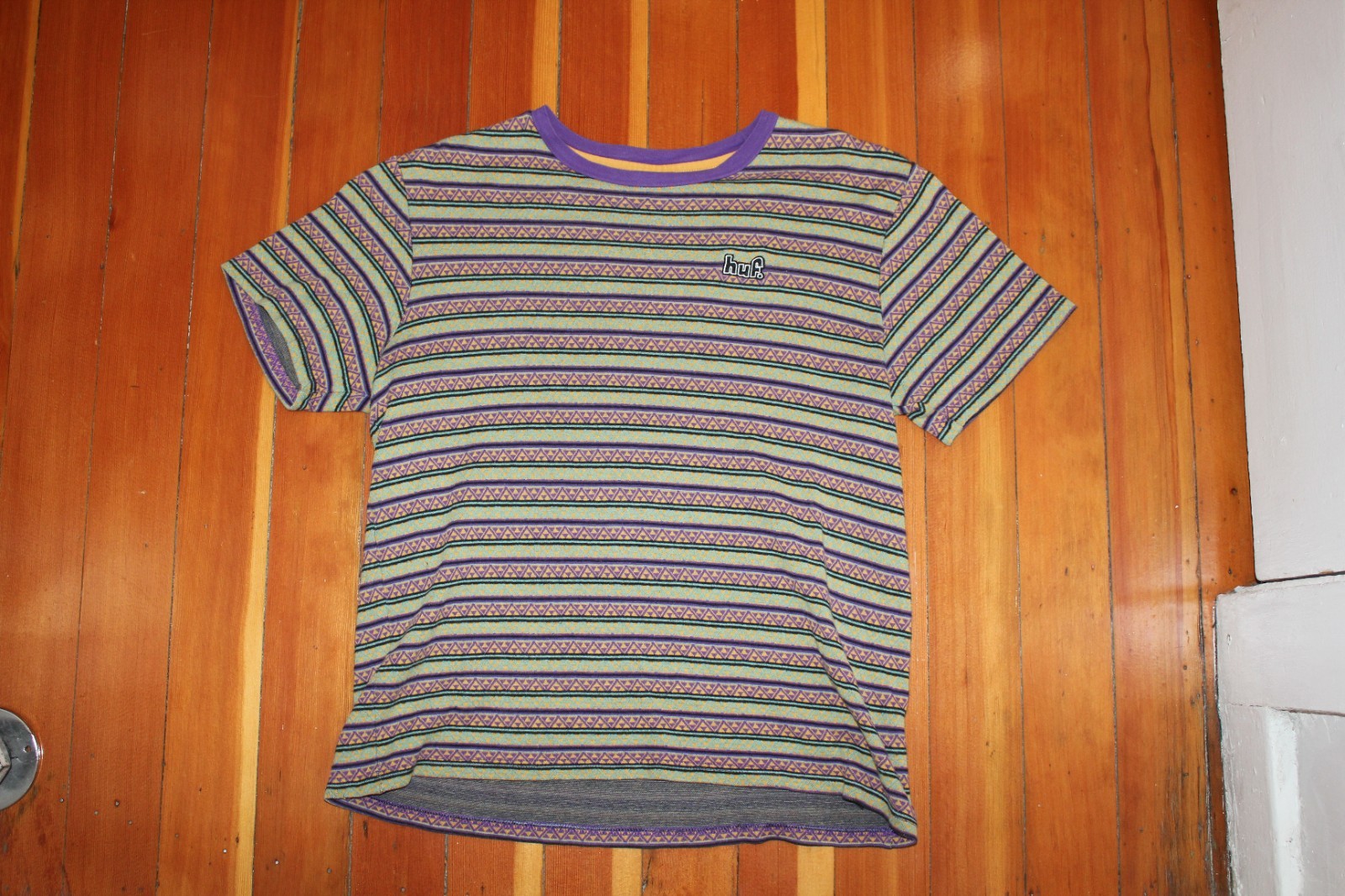 Huf Woven Stripe T-Shirt Mens Crew Neck Pullover Size MEDIUM Geometric Designs