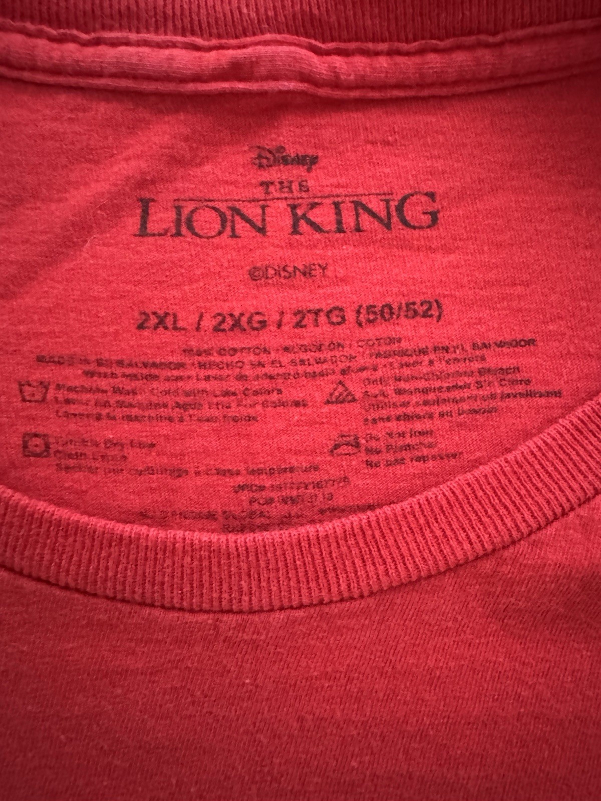 Disney The Lion King Men’s Graphic Tee – Hakuna Matata – Red