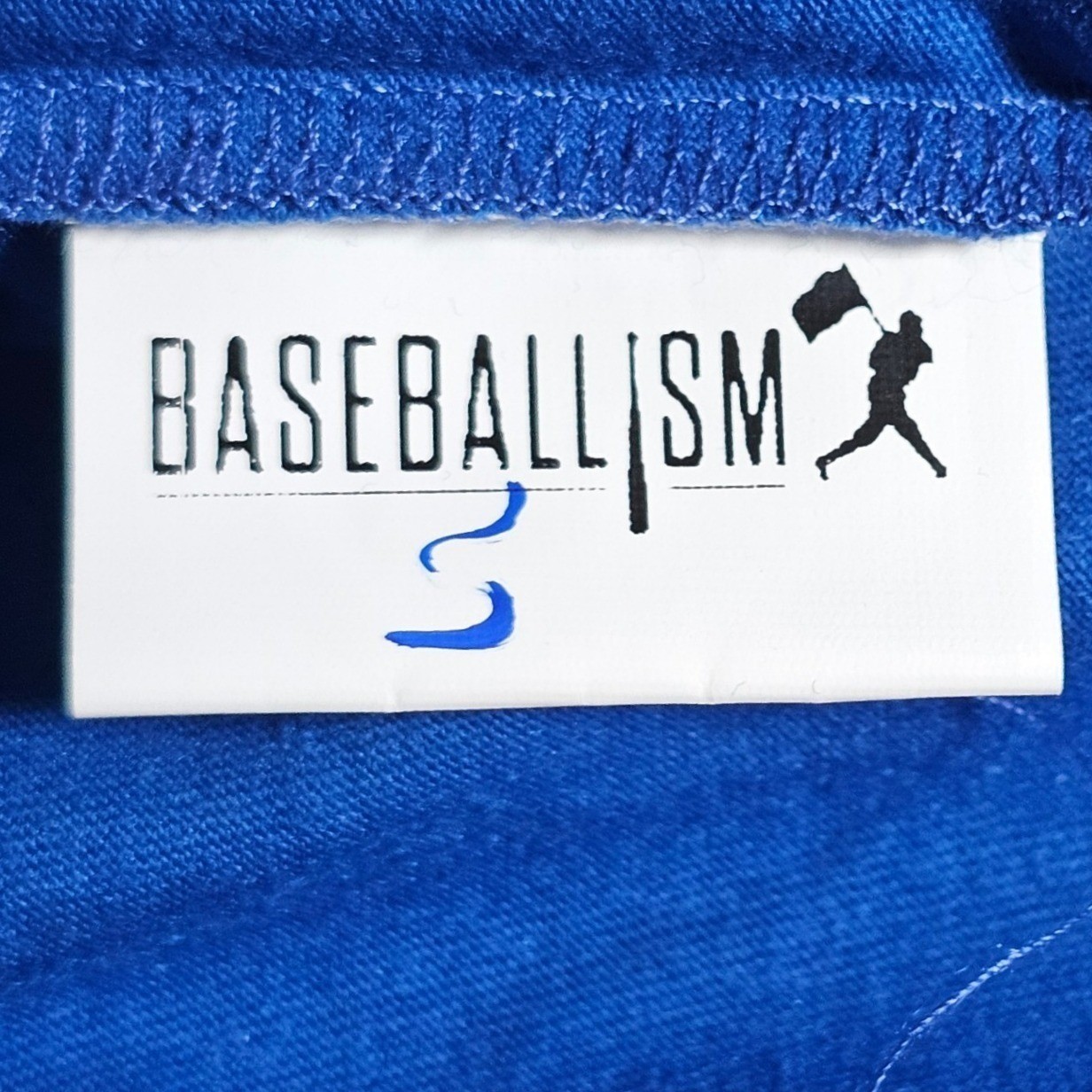 Baseballism Chicago Cubs “Field of Dreams” tee features a barnyard-themed NWT