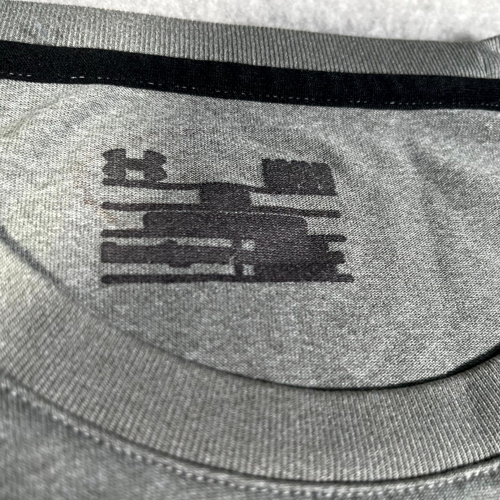 Under Armour T Shirt Mens XL Gray Logo Crew Neck Gym Casual Workout Running