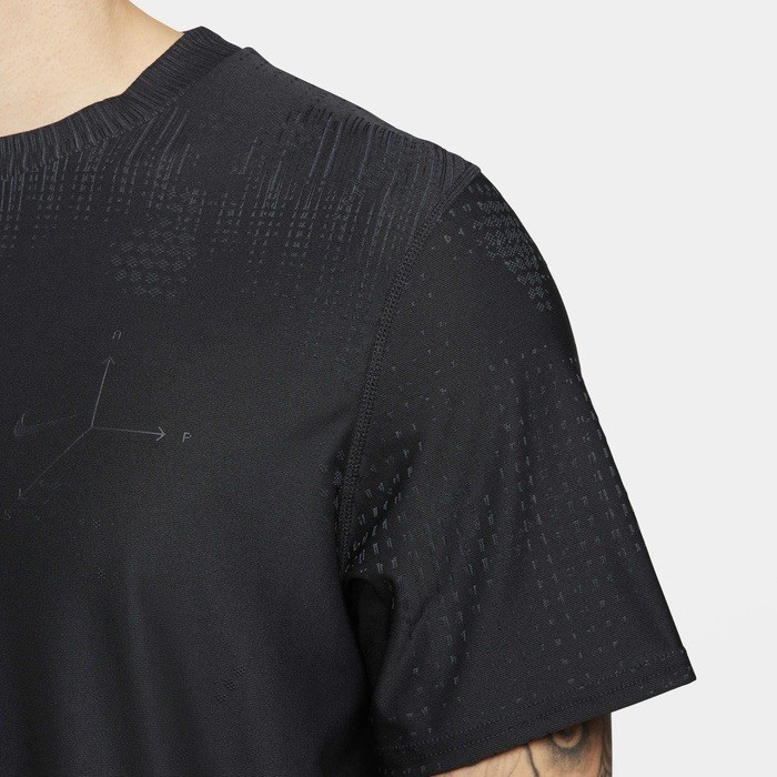 Size L- Nike Men’s APS Dri-FIT ADV Short-Sleeve Versatile Top, Black.