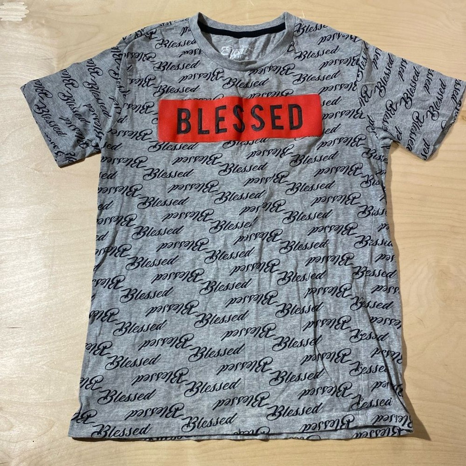 Eighty Eight Brand Gray and Red Men’s T-Shirt Size Medium (IQ)