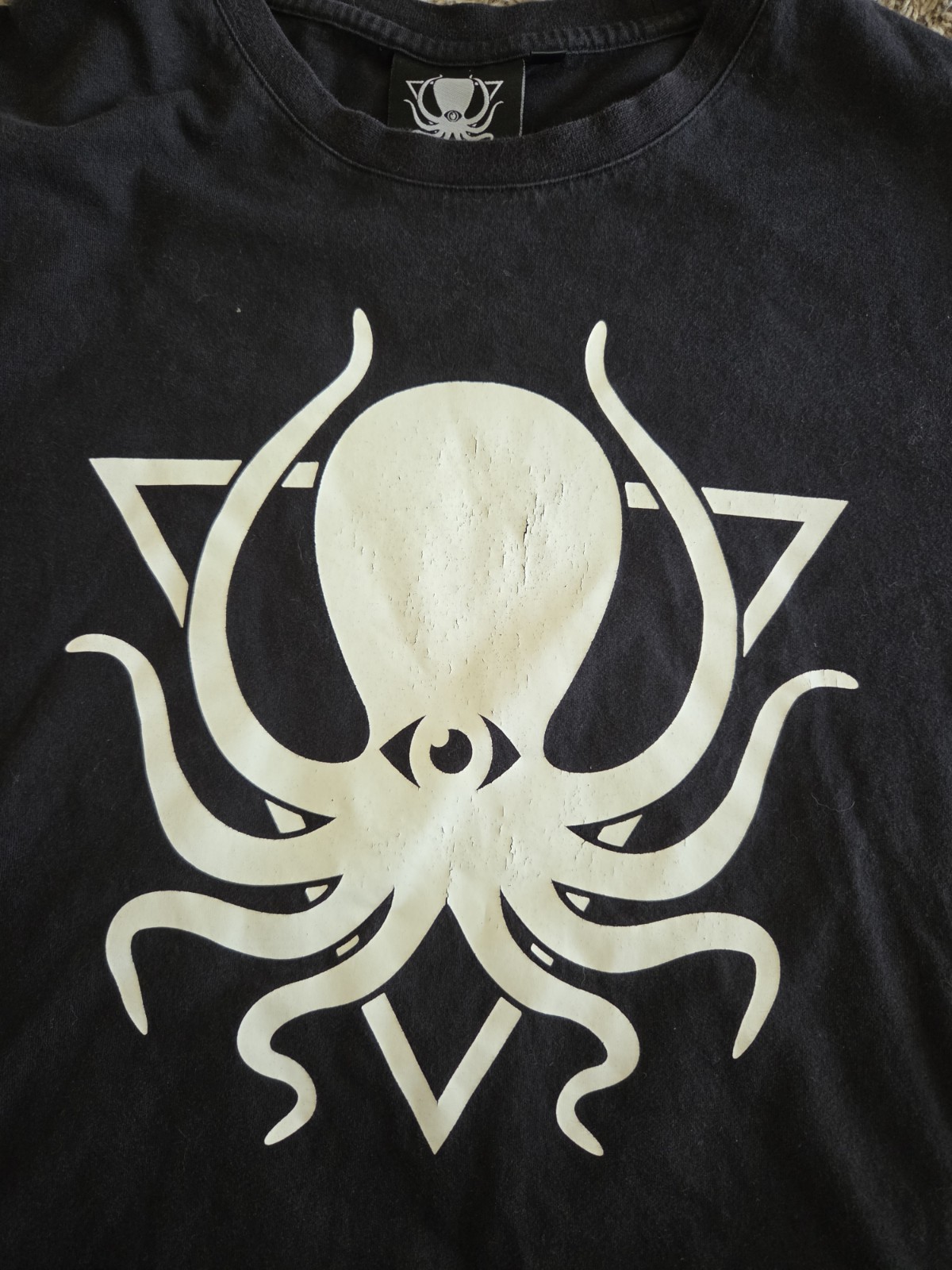 Deep Dark & Dangerous Squid Logo Black White Authentic T-Shirt Mens Size XL 2022