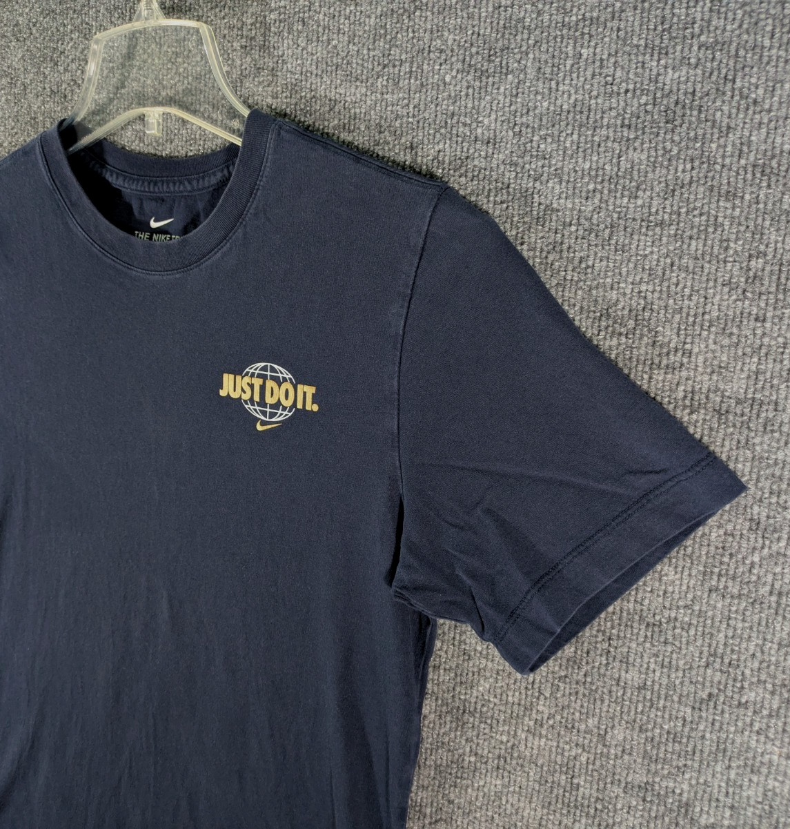 Nike Men’s Small Navy Short Sleeve Graphic Tee World Globe Logo National Flags
