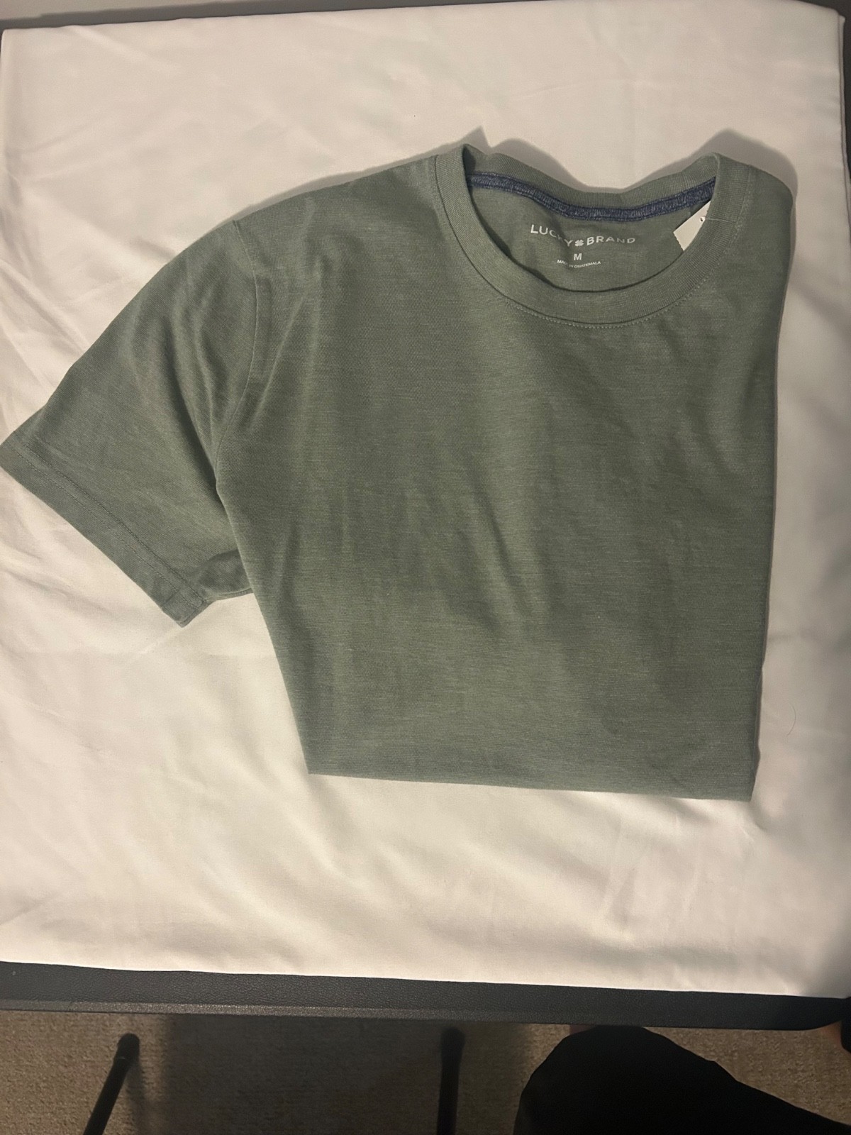 Mens lucky brand green t shirt medium new never warn.