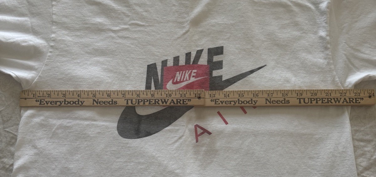 Men’s vintage single stitch Nike Air white tee with nice center graphic No Tag