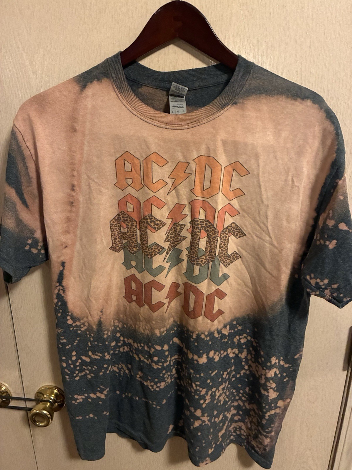 AC/DC Bleached Gray T-Shirt Unisex Size Large Gildan Dryblend Tag