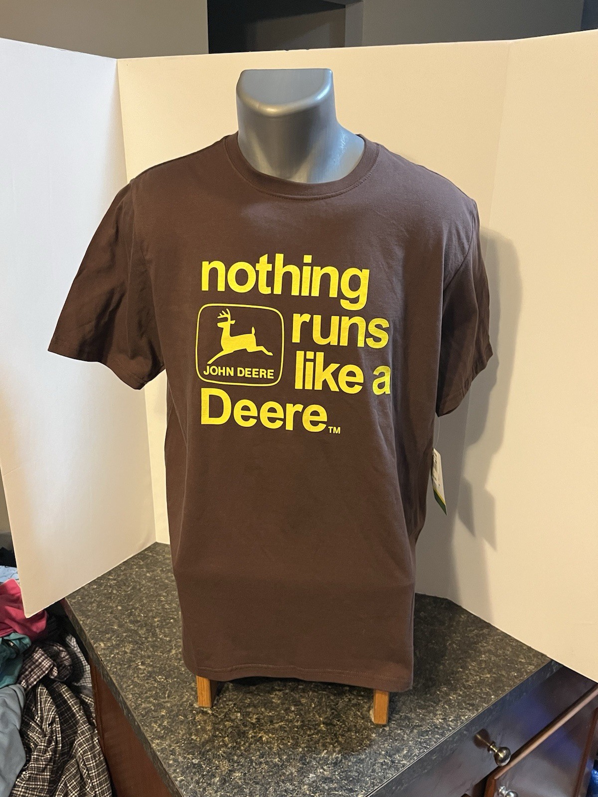 John Deere Men’s T-shirt Brown Small Cotton – NWT