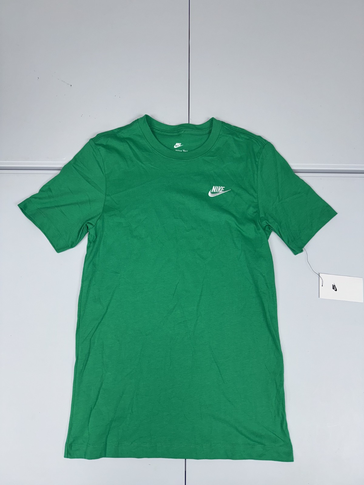Nike Men’s Sportswear Club Essentials T-Shirt Stadium Green Pick Size $30