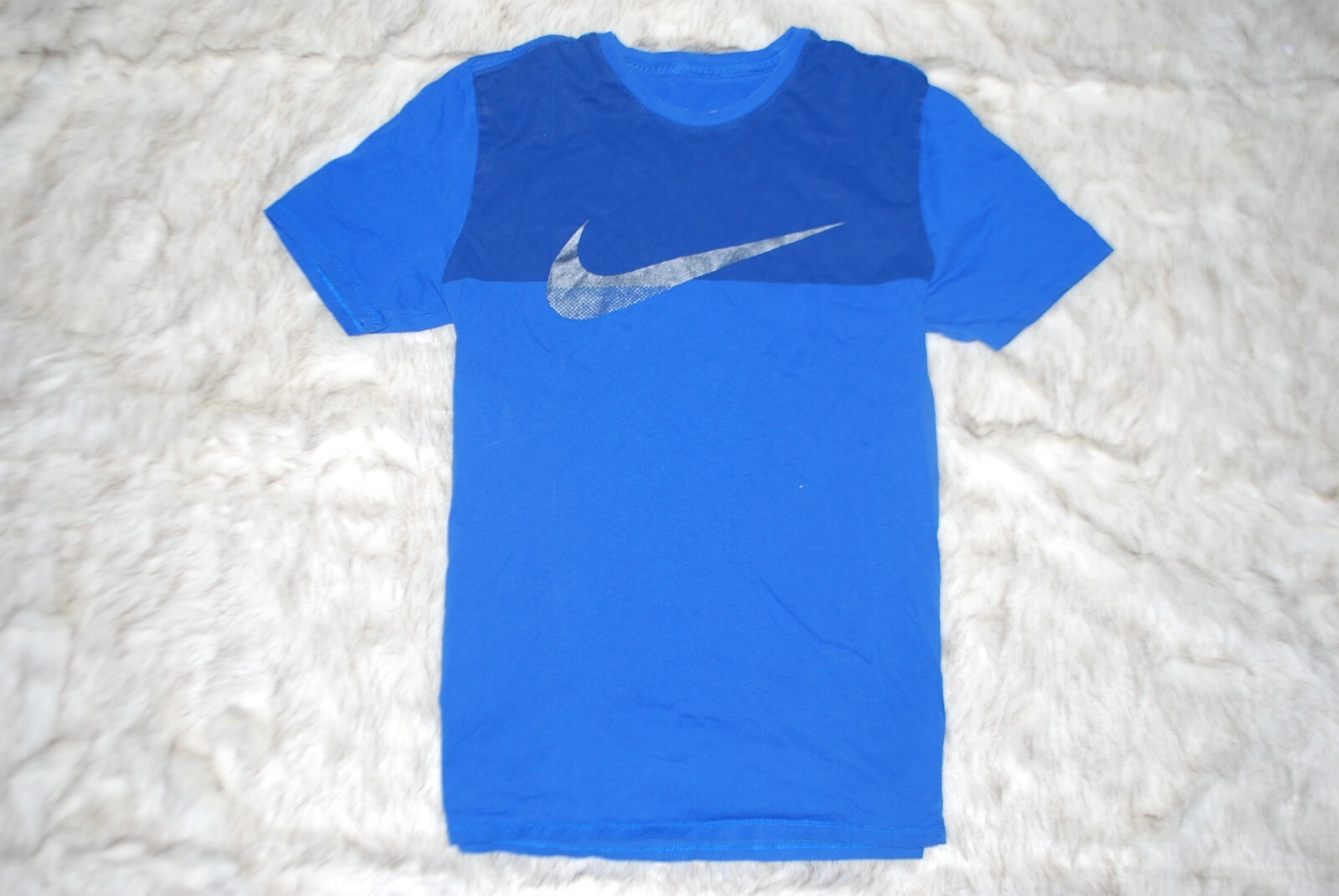 Men’s Nike Blue/Silver Foil Swoosh Graphic T-shirt (Medium)