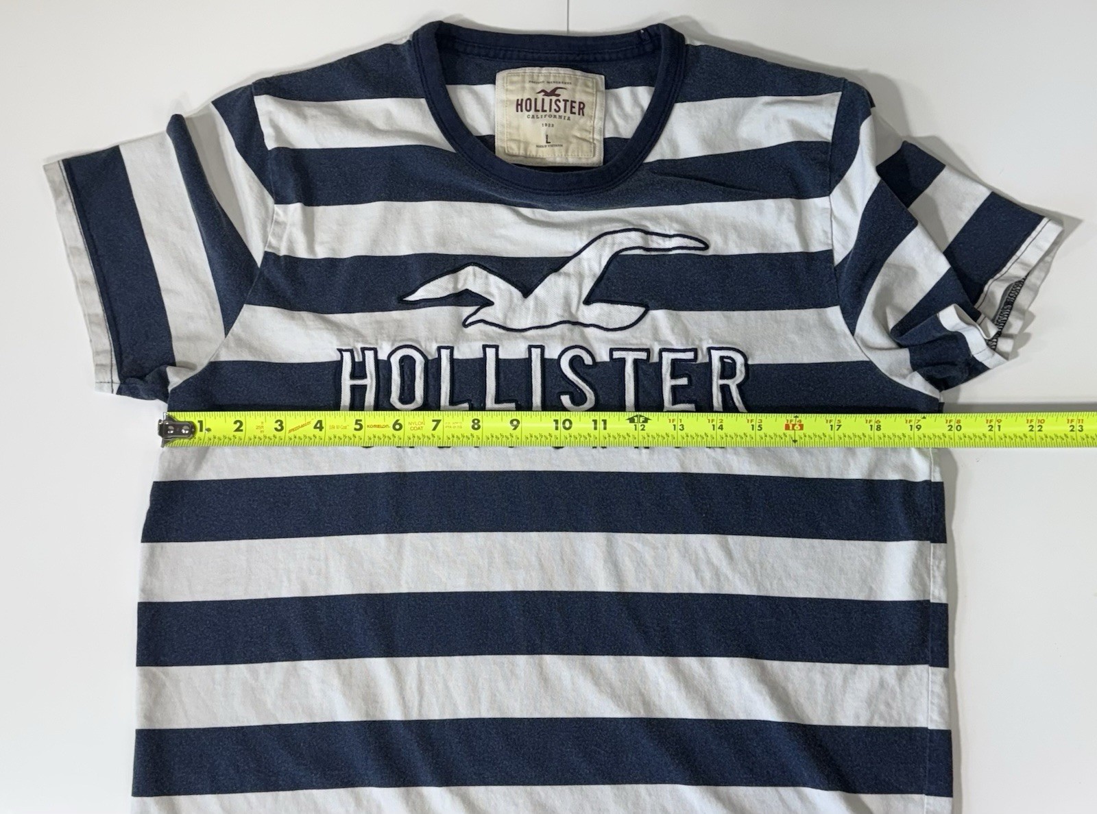 Hollister Men’s Navy Blue & White Striped Large T-Shirt Must Have Collection Y2K