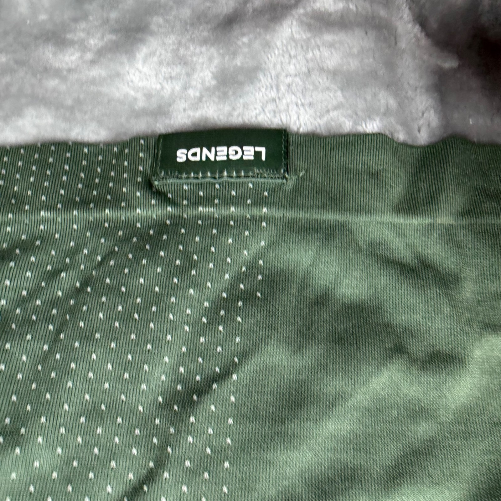 Legends Athletic Shirt Mens XL Green Nylon Gym Ventilated Performance READ