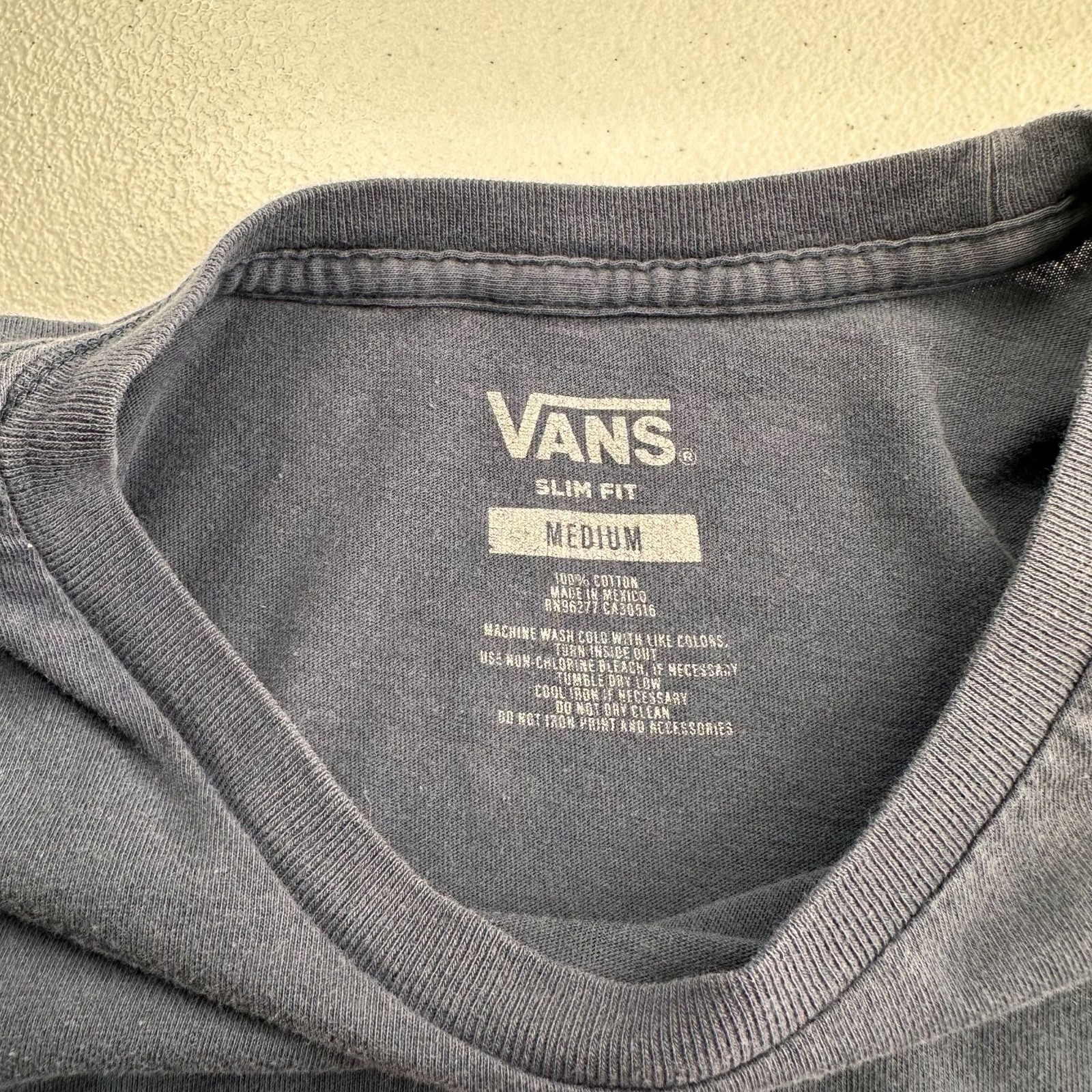 Vans Slim Fit Navy Blue T-Shirt Red Logo Graphic Medium Cotton Mens Casual Tee