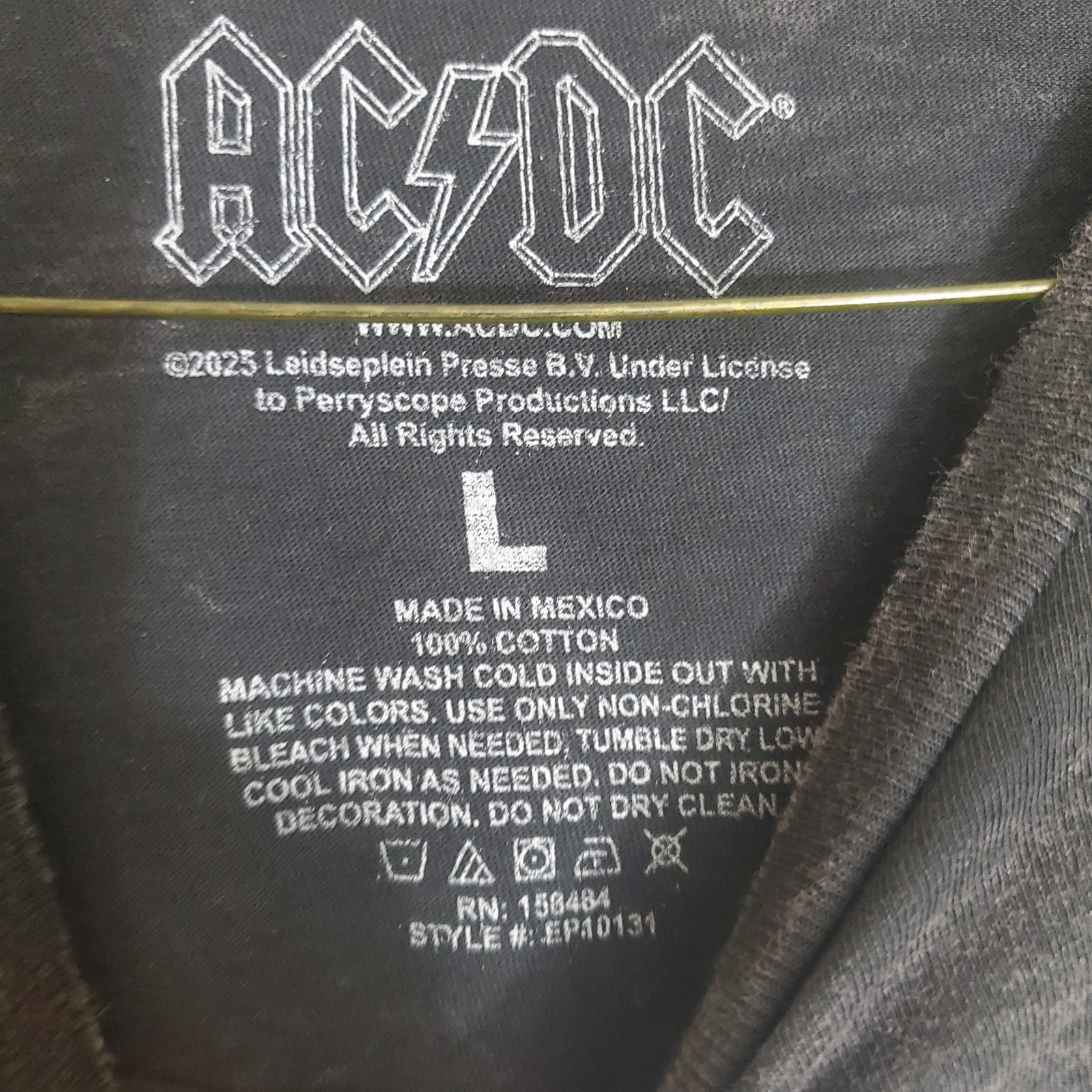 AC/DC Rock Band Retro Vintage distressed Look Graphic Black T-Shirt Tee Large