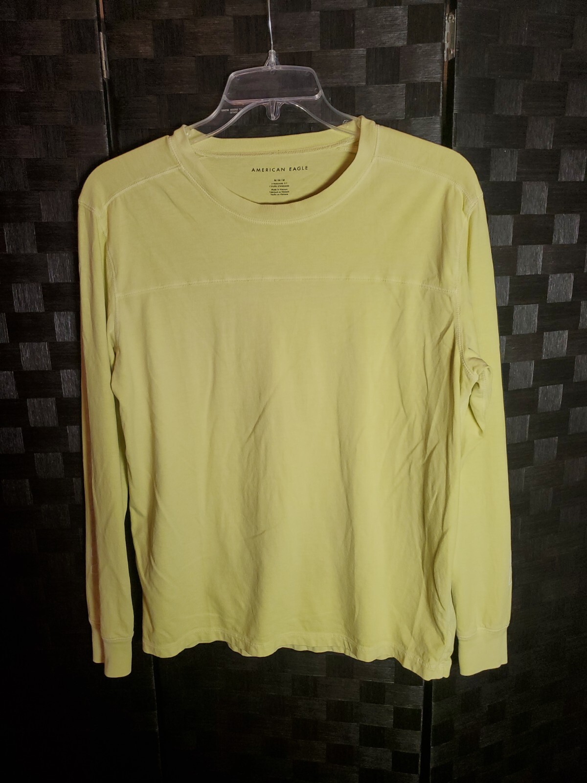 American Eagle Standard Fit Mens Shirt Med 26″ Sleeves 19″ Shoulders 27″ Length