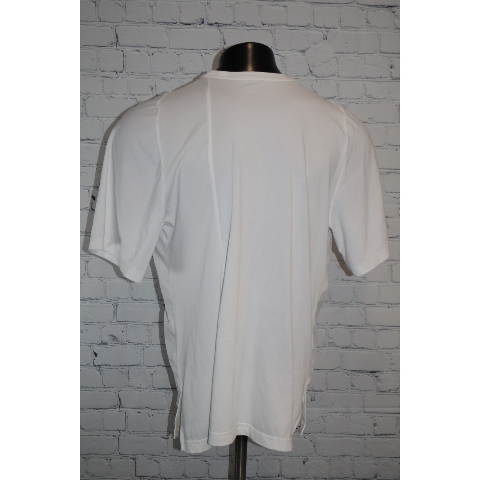Nike T-Shirt Mens XL White Graphic Dri-Fit Polyester Spandex Performance Tee **