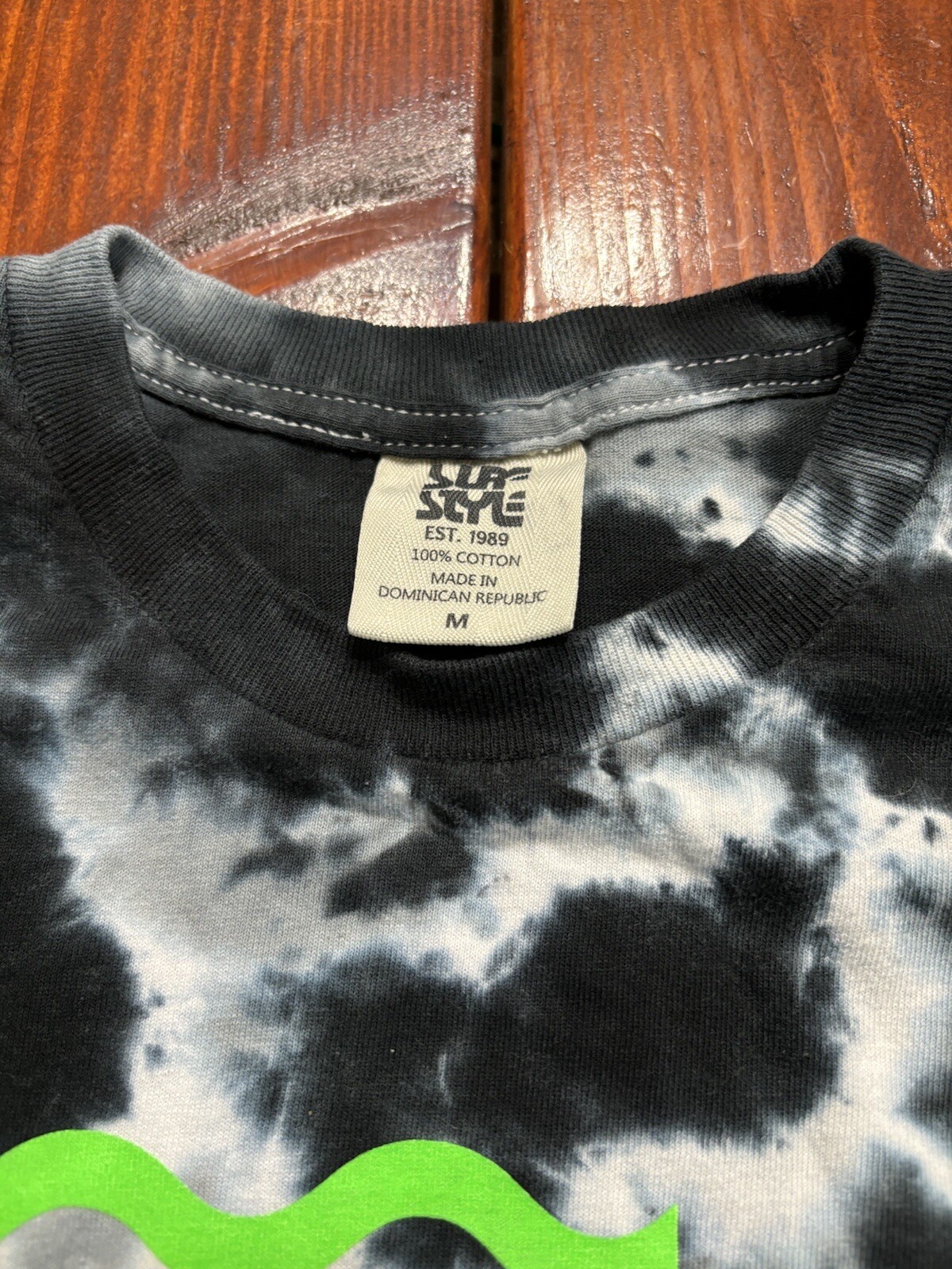 Surf Style Adult Size Medium T-Shirt Black Gray Tie Dye Neon Graphic Worn White